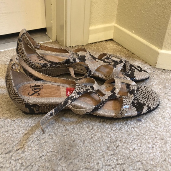 Strappy Sofft snake/Animal print sandals - Picture 2 of 3